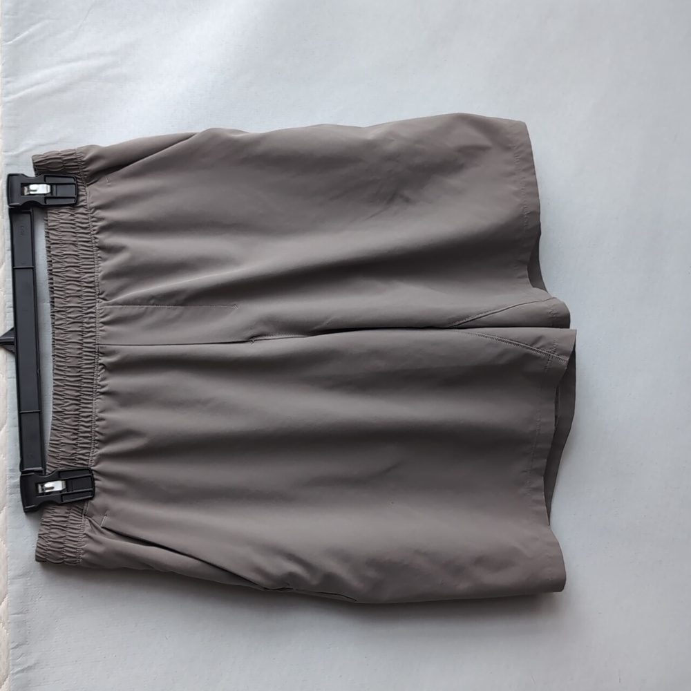 Lululemon Pace Breaker Lined 9"